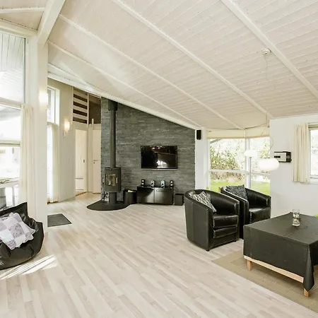 Modern Retreat With Sauna - By Traum